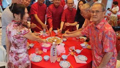 Photo of 梁伟宏吁宗亲撰写个人传记 代代相传家族精神