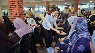 Photo of 陈汇萍送三份开斋节礼 居民共享佳节喜悦