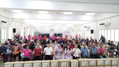Photo of YKN派百份援金物资 助低收入群开心过年