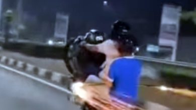 Photo of 边飙摩多边放烟花 2青年被捕