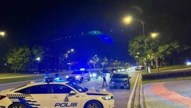 Photo of 77男女聚众飙车被查 改装车悉数接罚单