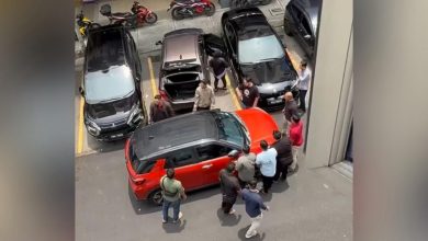Photo of 轿车双重泊车挡路 “等了1小时没见人”
