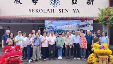 Photo of 缅怀张文忠建校贡献 50名张氏后人回访新亚