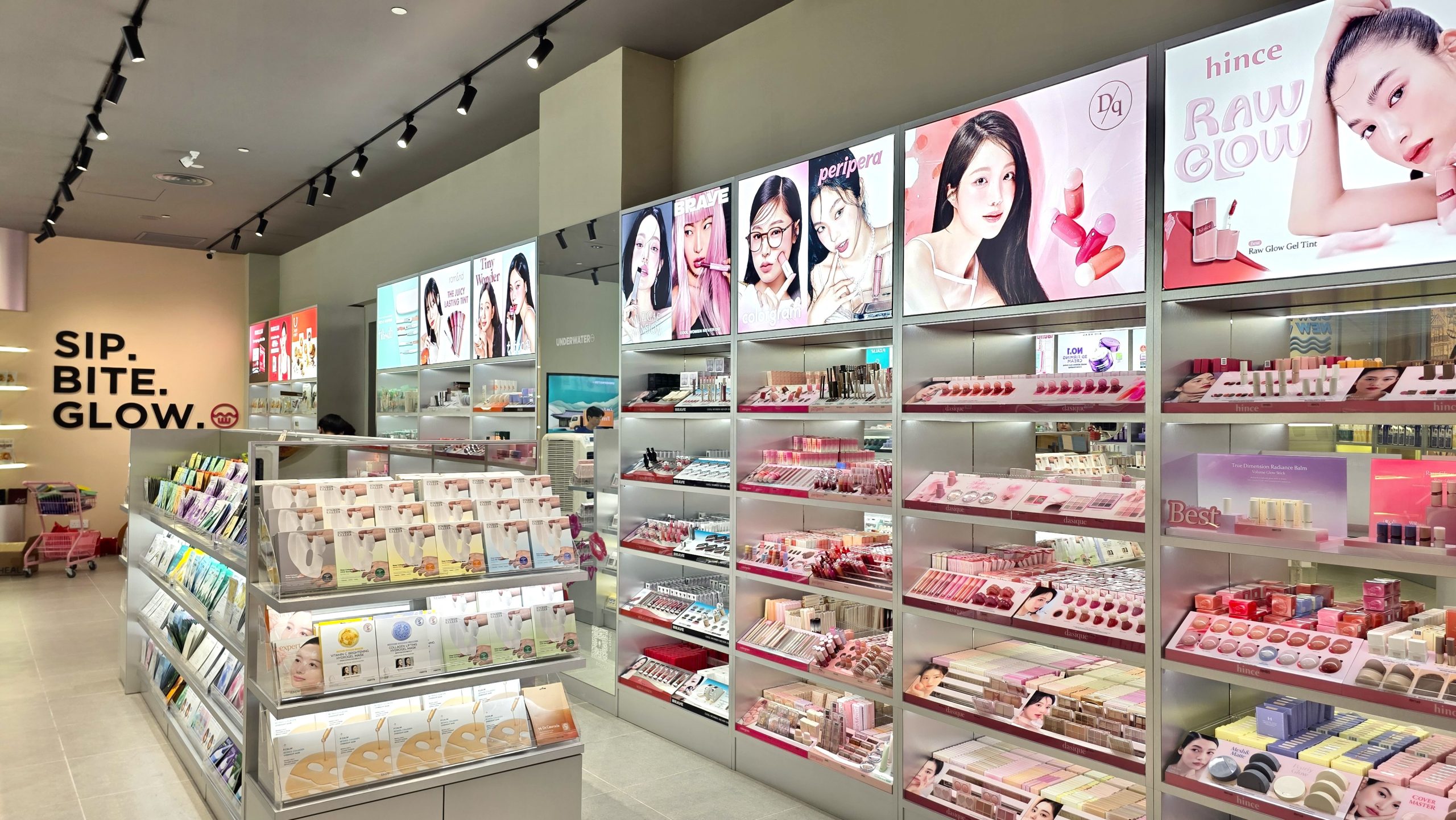 Underwater全新门店将带来多款热门韩系品牌及精选產品，同时结合沉浸式购物体验，为当地消费者带来全新的美妆打卡热点。