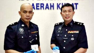 Photo of 2男遇拒查慌逃 警起逾百克毒品
