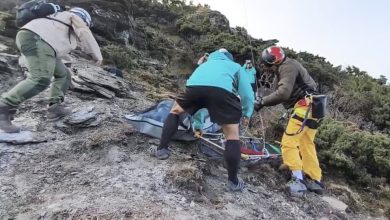 Photo of 男子登山突倒地身亡 直升机吊挂下山