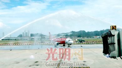 Photo of 亚航普吉岛直飞槟首航 今午抵槟 获水门礼迎接
