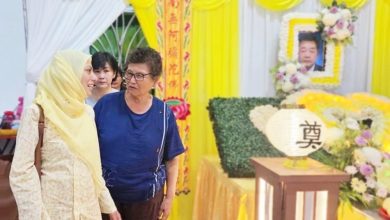 Photo of 巫裔女子斋戒月吊唁华裔友人 “在离别面前 我们都是人”