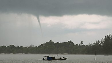 Photo of 边加兰海滩  雨后现水龙卷奇景
