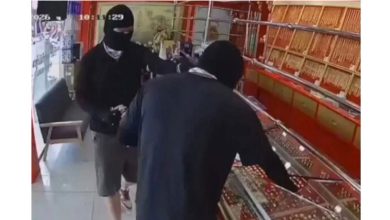 Photo of 花光旅费就去抢？2中国游客 劫泰金店被捕