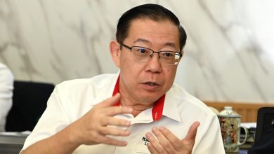 Photo of 林冠英表扬峇眼区优秀生 SPM 6A以上获现金奖励