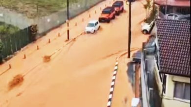 Photo of 金马仑2小时大雨成灾 道路变“黄泥河”