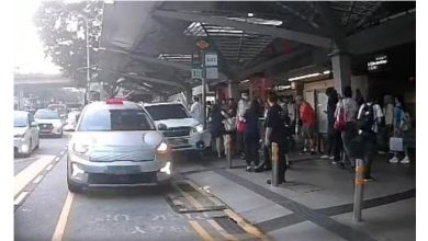 Photo of 误踩油门撞5人 36岁妇监11天吊销驾照5年