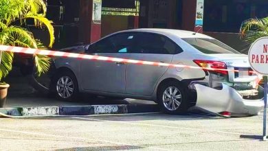 Photo of 中学男老师误踩油门 轿车直冲食堂 幸无伤亡