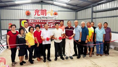 Photo of 【后廊华小校友会活动中心启用仪式】林守忠：建遮棚防漏水 天台打造成活动中心