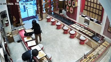 Photo of 视频〡抢枪拖保安员进店 4匪扫走近千万金饰