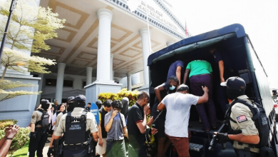 Photo of 【数十蒙面男砸娱乐中心案】34嫌犯上庭面控 包括在籍学生