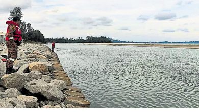 Photo of 海边挖蛤蜊3学生溺水 2获救1失踪
