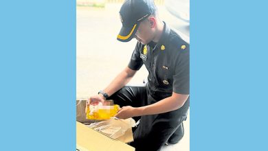 Photo of 餐馆用津贴食用油 执法员起51kg油捕1人