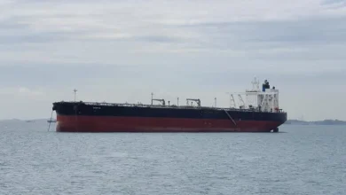 Photo of 三艘超级油轮通过霍尔木兹海峡 其中一艘驶往大马
