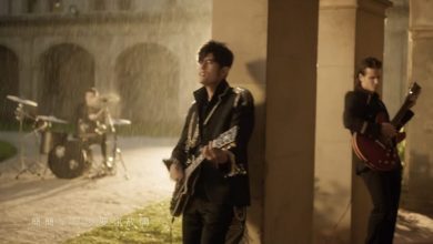 Photo of 周杰伦新MV留鼓手独自淋雨 网狂问:他做错什么了?