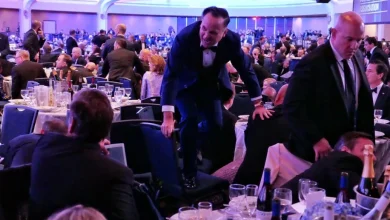 Photo of 白宫记者会晚宴爆枪响 “趴下”声四起 宾客恐慌