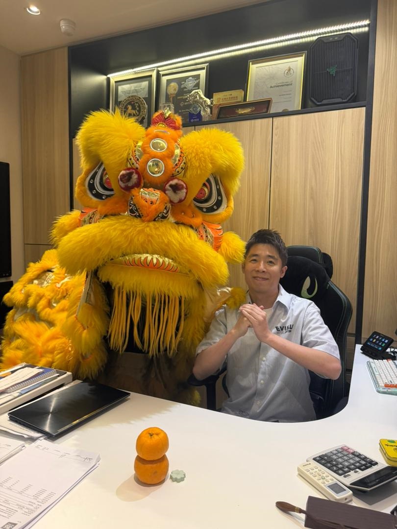 醒獅獻瑞，黃昭鑨期望公司更壯大更穩健。