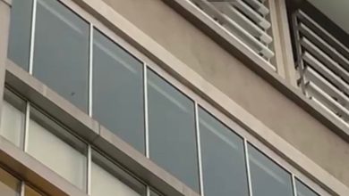 Photo of 男子爬出7楼停车场边缘 女友苦劝2小时化险为夷