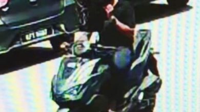 Photo of 女子步出银行遭攫夺 警追缉涉案骑士