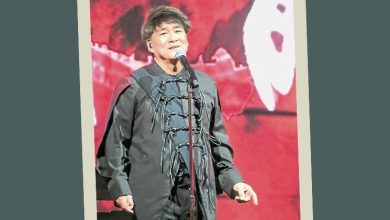 Photo of 周华健全黑遮身形 网友感叹岁月无情