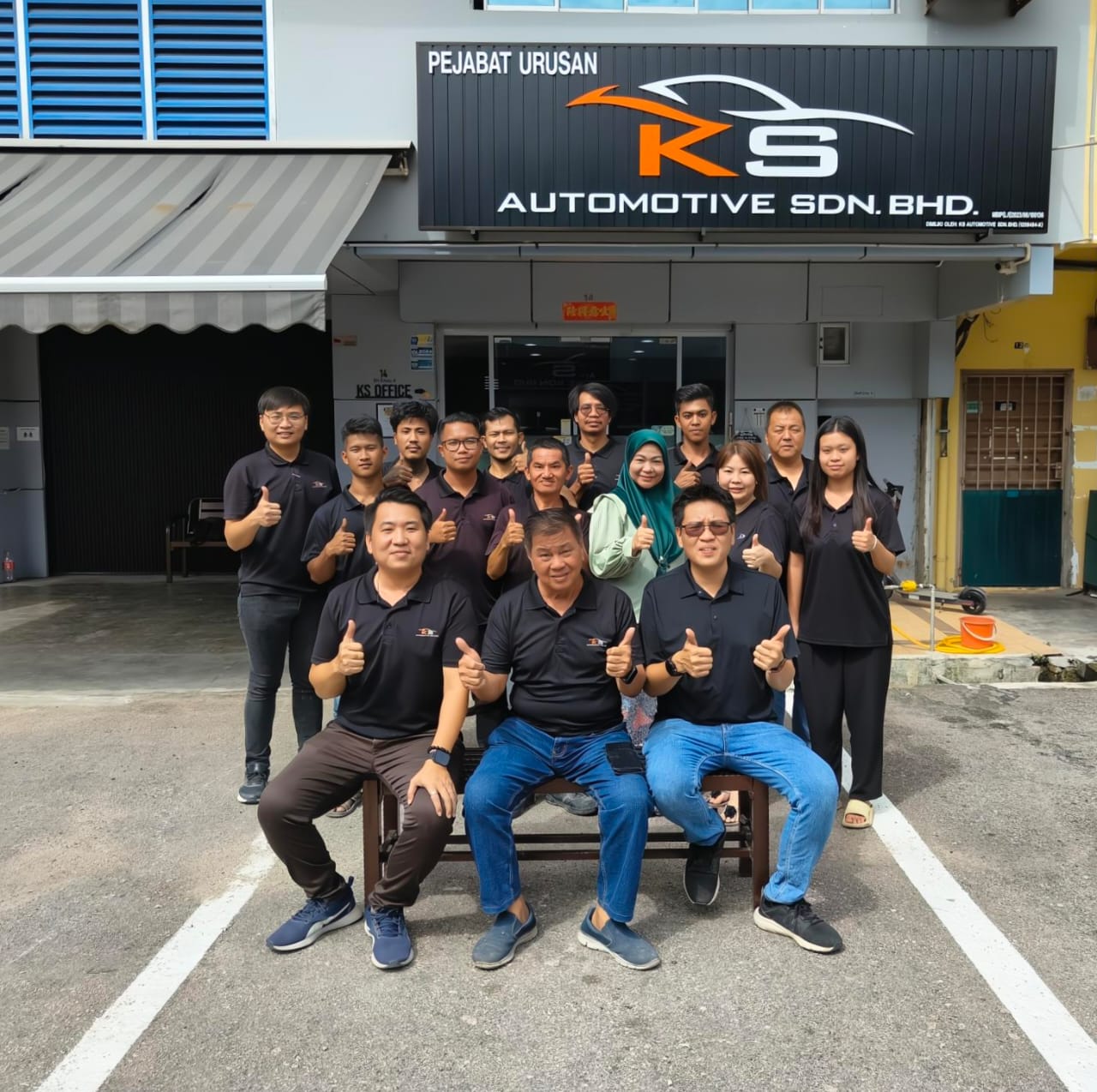 KS Automotive團隊合影。