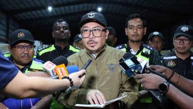 Photo of 霹移民局突击2手套厂 捕79非法外劳