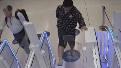 Photo of 中国男不会用自助通关 怒猛踹闸门并飙骂航警