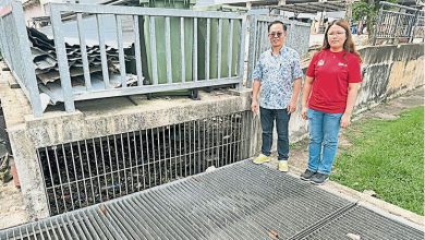 Photo of 垃圾堵帆加南马班底排水闸口 刘志俍联繫当局清理