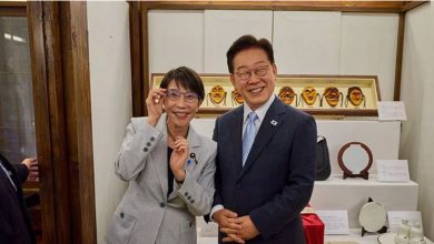 Photo of 关系氛围缓和？高市早苗访韩 与李在明“互换眼镜”