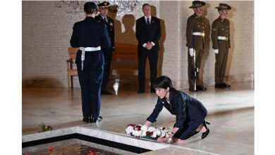 Photo of 高市访澳跪无名战士墓  !中媒轰:只跪白人 拒向亚洲死难者忏悔