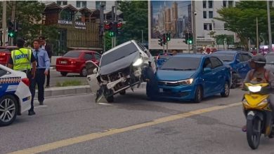 Photo of 疑吸毒开车拒安检逃跑    交通灯处连环撞2车