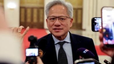 Photo of 为何最后一刻才上飞机 黄仁勋:总统让我这么做