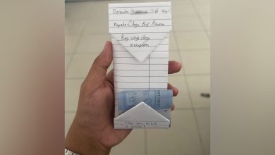 Photo of 听到新老师还没发工资 学生送钱送祝福