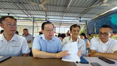 Photo of 地税从8286令吉降至50令吉 小贩感谢林冠英