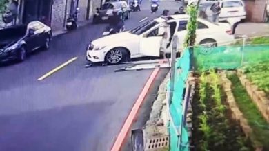 Photo of 女子带现任谈判破裂 开车撞前男友酿3人伤