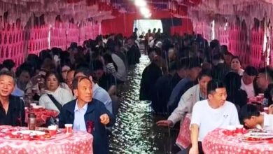 Photo of 陕西婚宴遇暴雨 宾客泡水用餐 网笑:正宗流水席
