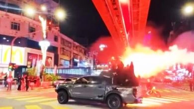 Photo of 街头燃照明弹耍特技 7男面控认罪罚款