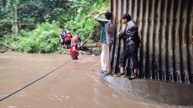 Photo of 溪水暴涨切断退路 11登山客受困隧道