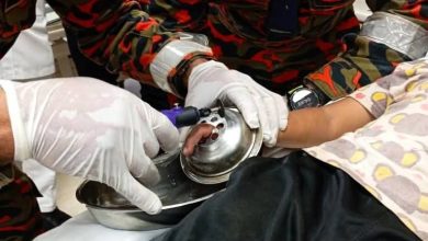 Photo of 5岁童玩水槽滤网 卡死“竖中指”  消拯员出动电锯: 看你下次还敢不敢!