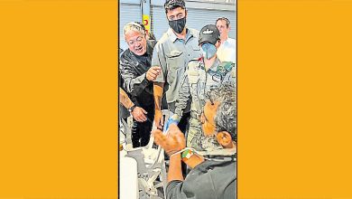 Photo of 粗暴对待全球坚韧船队人员 以国安部长被禁入境法
