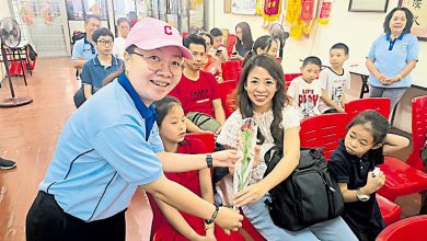 Photo of 槟同安金厦公会颁奖励金 献花在场母亲合唱妈妈好