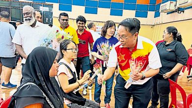 Photo of 雪体检计划适逢母亲节 大批民众扶老携幼参与