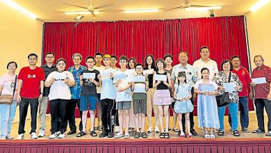 Photo of 槟梁氏家庙大会 颁会员子女奖励金