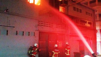 Photo of 火魔凌晨狂烧华成大厦 救火及时无人伤亡